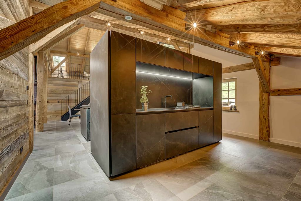 _AJP5672And8more2019-12-outdoor-chalet-sun20210629